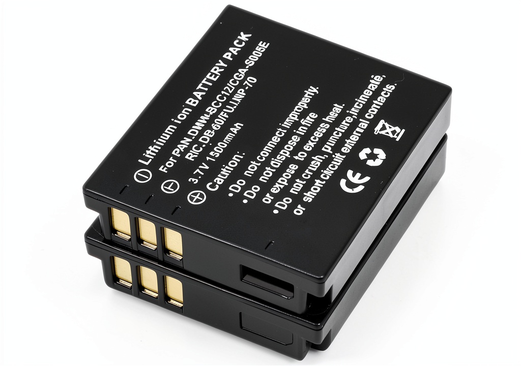 Installing BTBA1 BP-DC4-u1a Camera Battery Li-ion 1200mAh 3.6V on a wooden desk