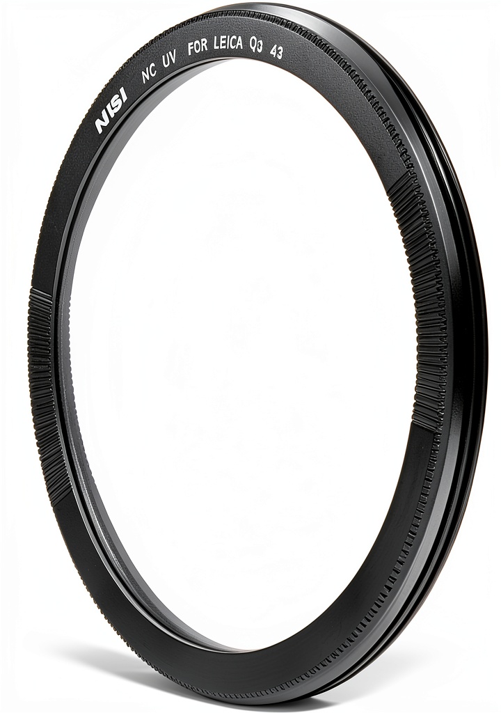 Installing NiSi UV filter on a Leica Q3 lens
